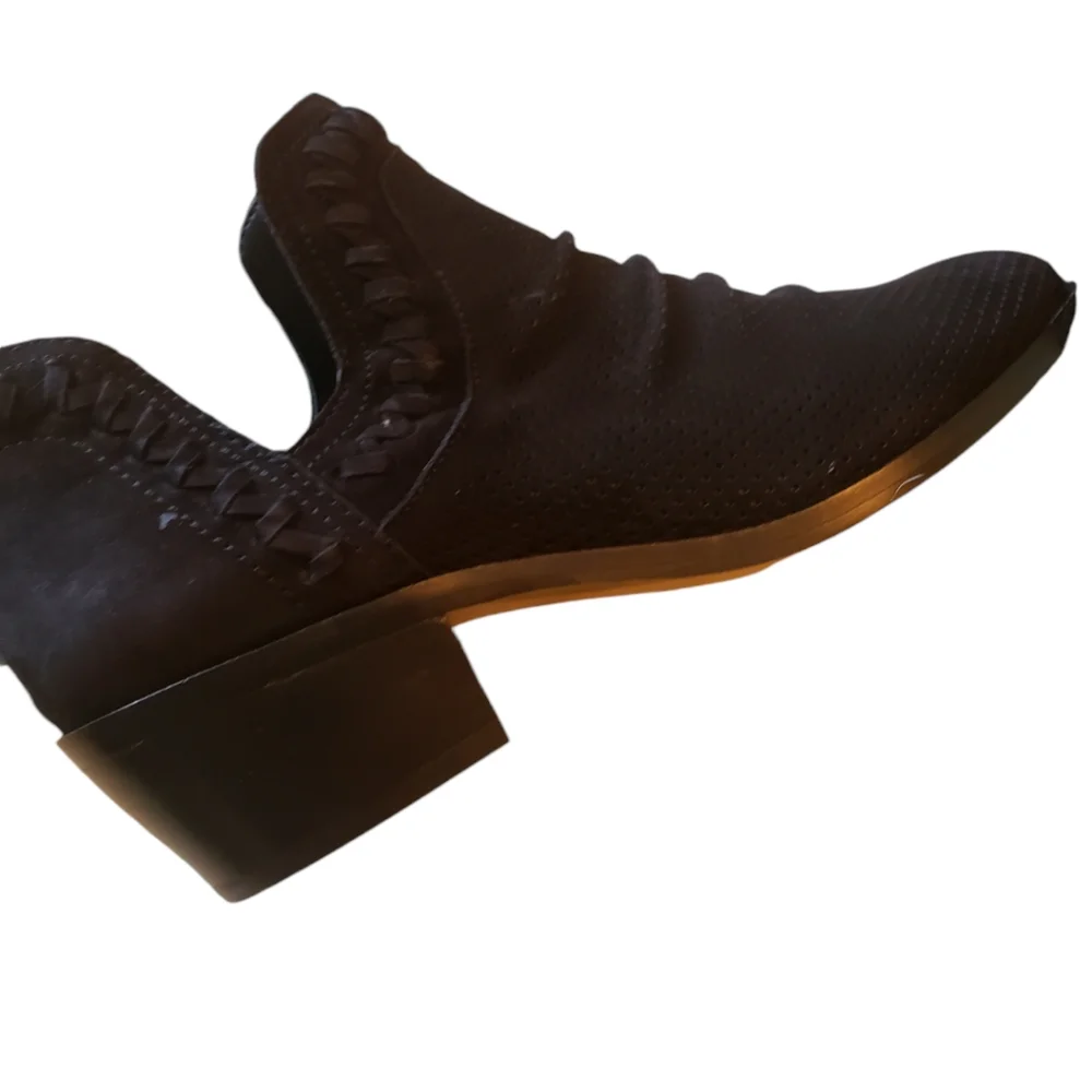 Vince Camuto Palmina black bootie size 7 1/2